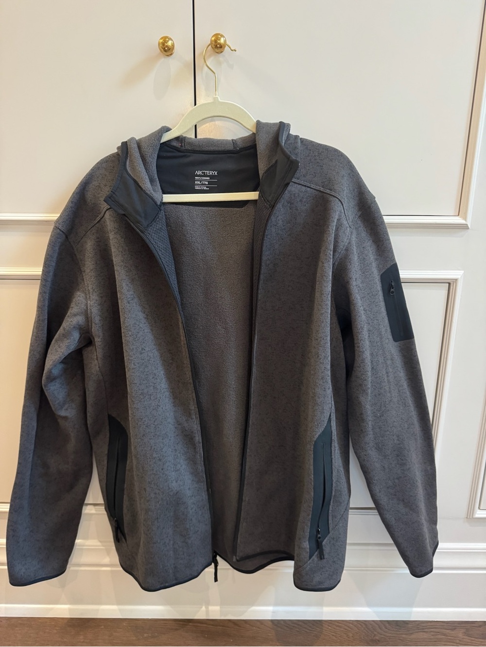 Arc'teryx Men’s Charcoal Gray Full-Zip Hooded Fleece Jacket